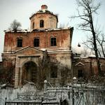 Заброшенная церковь на кладбище села Прилуки