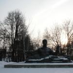 Памятник Сергею Есенину на берегу Трубежа