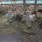 Средневековые надгробные кресты во дворе церкви Сергия и Никандра