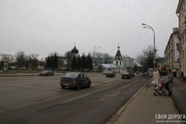 Площадь Ленина. Вид на церковь Михаила Архангела