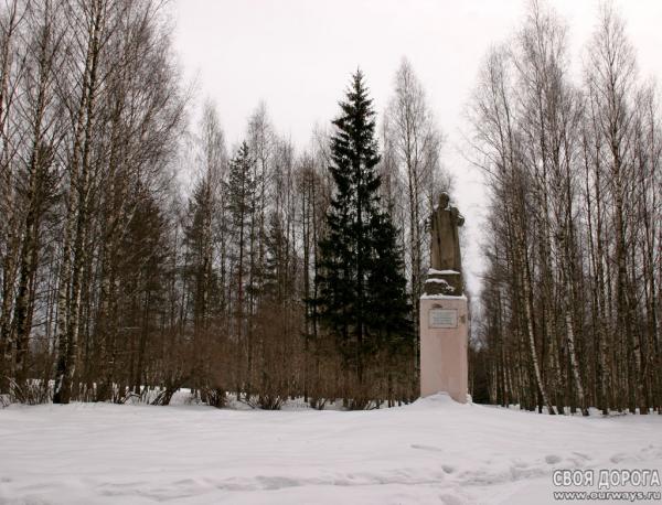 Памятник Ивану Сусанину в поселке Сусанино