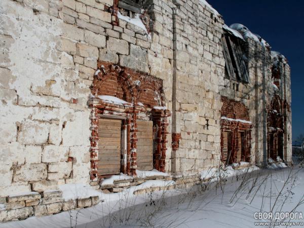Резные украшения стены Успенского собора