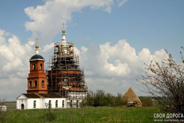 Вид на церковь в Сабурово