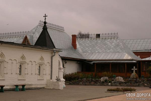 двор Троицкого монастыря
