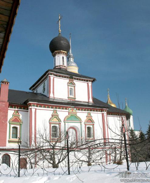Собор Троицы Живоначальной в Ново-Голутвине Троицком монастыре
