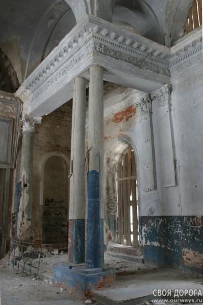 Внутри храма Казанской богоматери